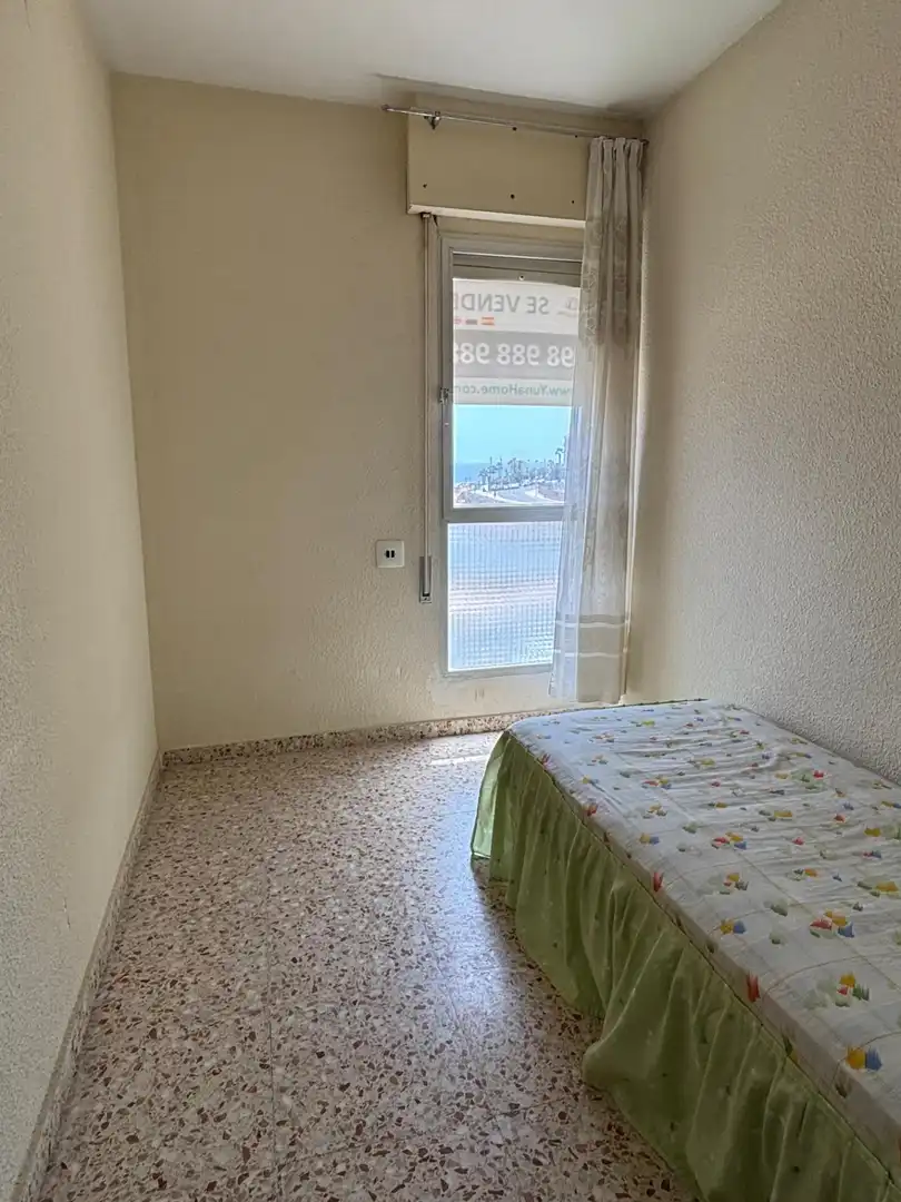 Dormitori de Apartament en venda en Torrevieja amb Terrassa i Moblat