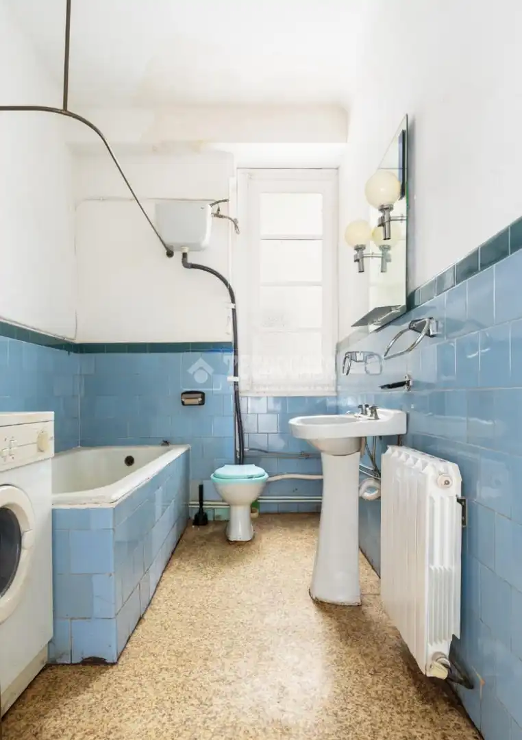 Bathroom of Flat for sale in Zaragoza  with Heating