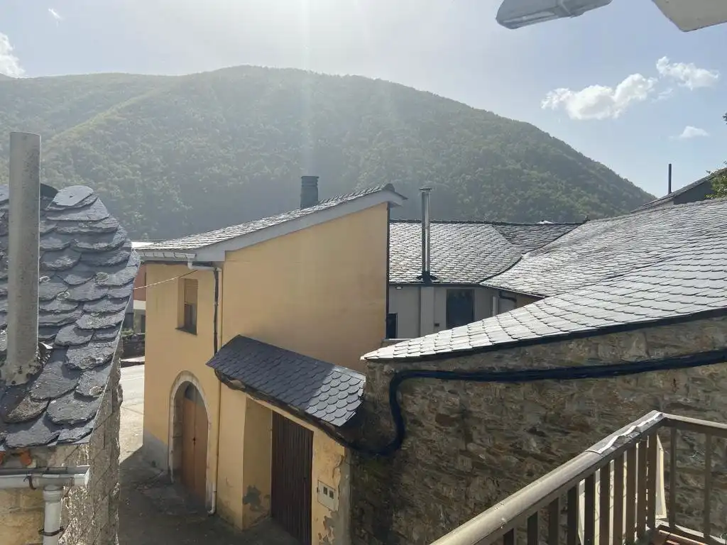 Vista exterior de Finca rústica en venta en Palacios del Sil con Calefacción, Terraza y Balcón