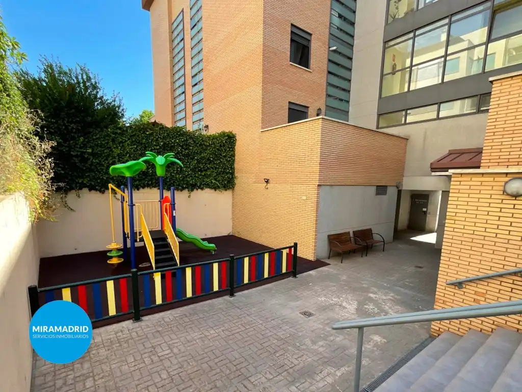 Vista exterior de Planta baja en venta en Paracuellos de Jarama con Aire acondicionado, Terraza y Piscina comunitaria