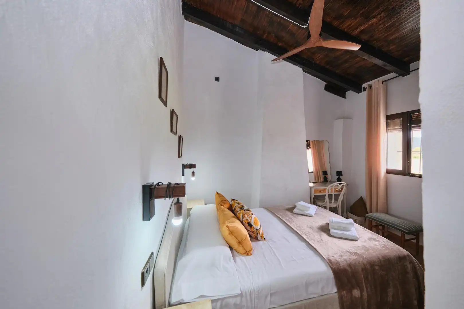 Dormitori de Finca rústica en venda en Fornes amb Aire condicionat, Jardí privat i Traster