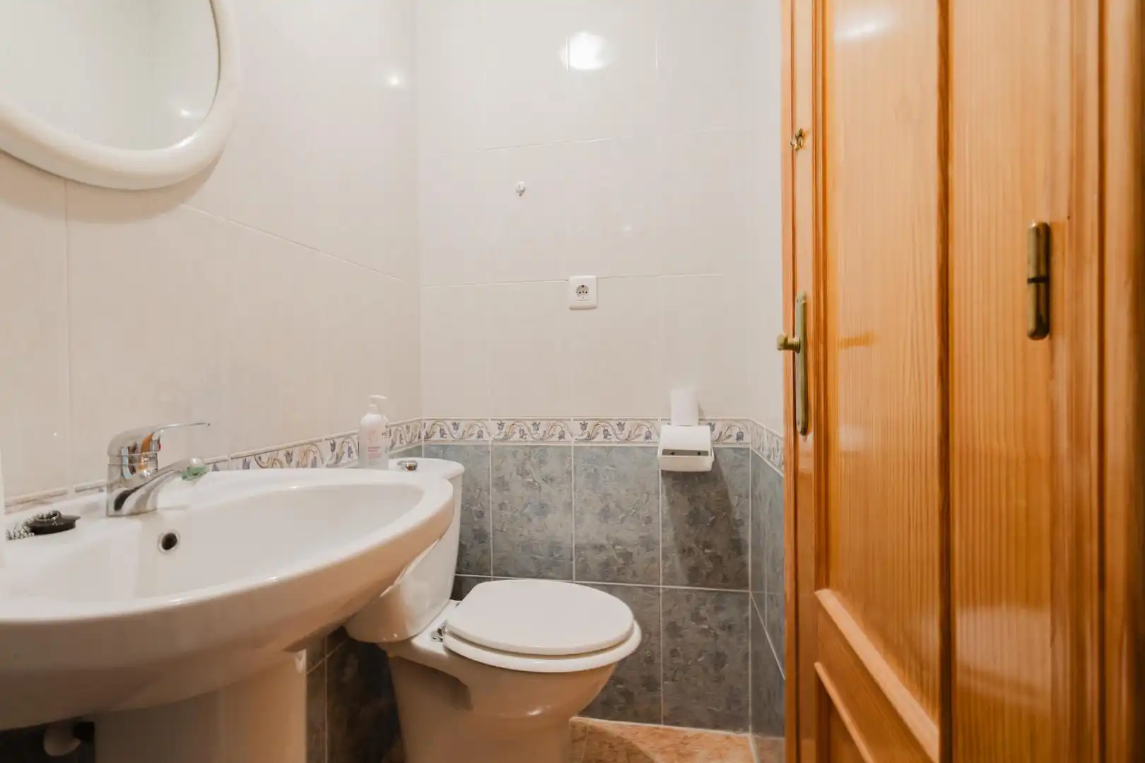 Baño de Apartamento en venta en Torrevieja con Terraza y Amueblado
