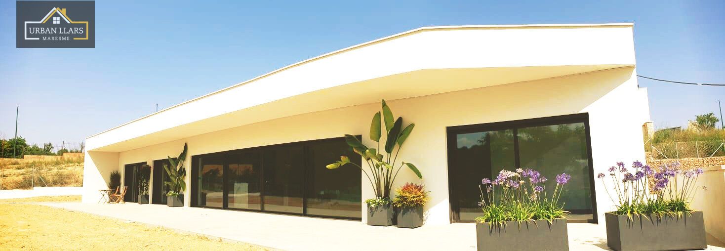 Exterior view of House or chalet for sale in Sant Esteve Sesrovires  with Air Conditioner and Private garden