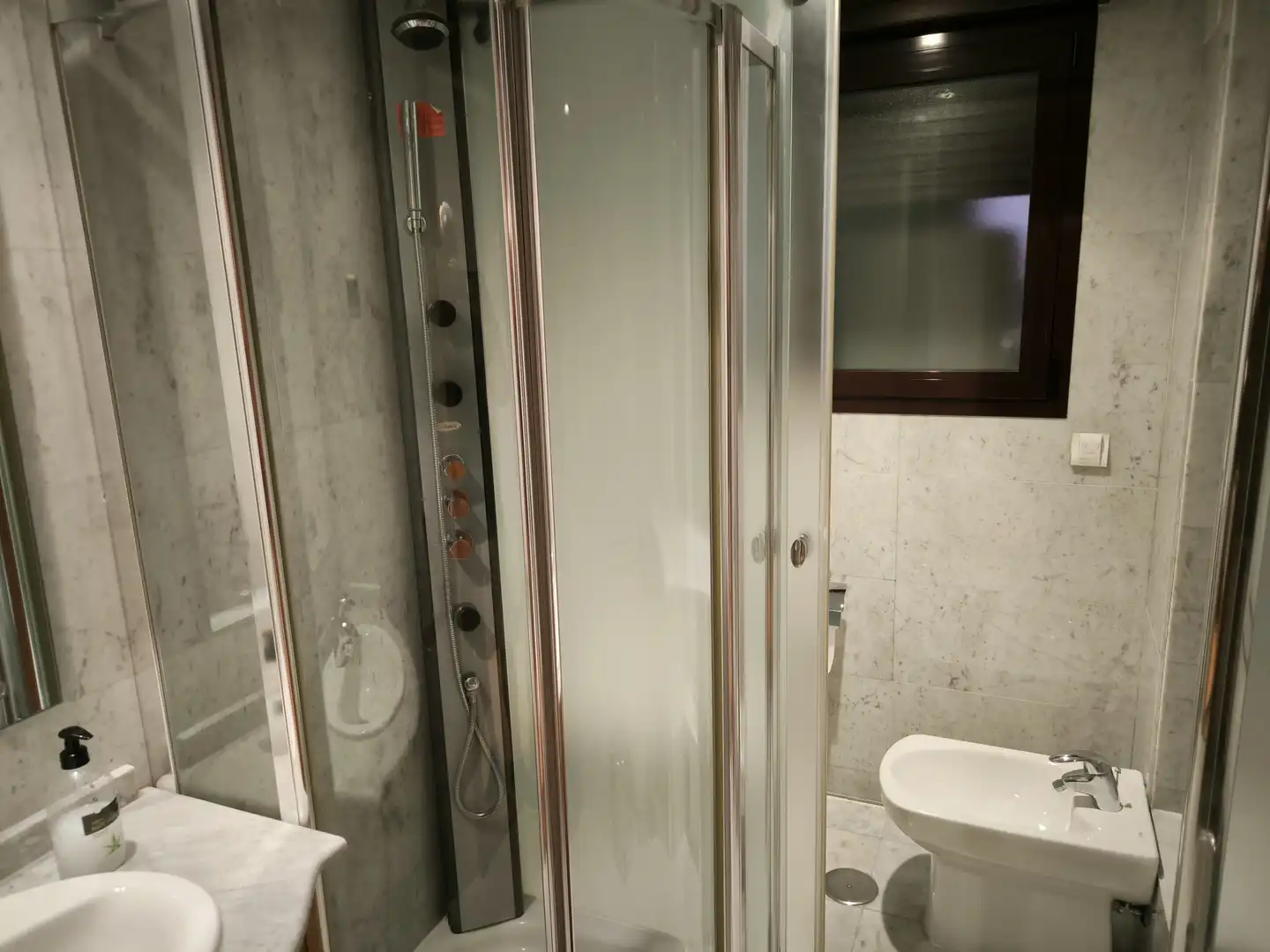 Bathroom of Flat for rent in Madrid  with Air Conditioner, Heating and Private garden