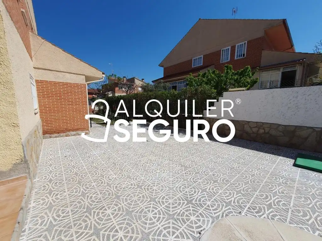 Parking of Houses for rent in Batres  with Heating, Terrace and Swimming Pool