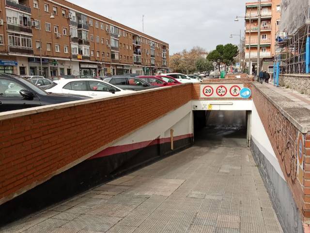 Garaje en Alquiler en Calle del Marqués de la Valdavia, 70 en Centro