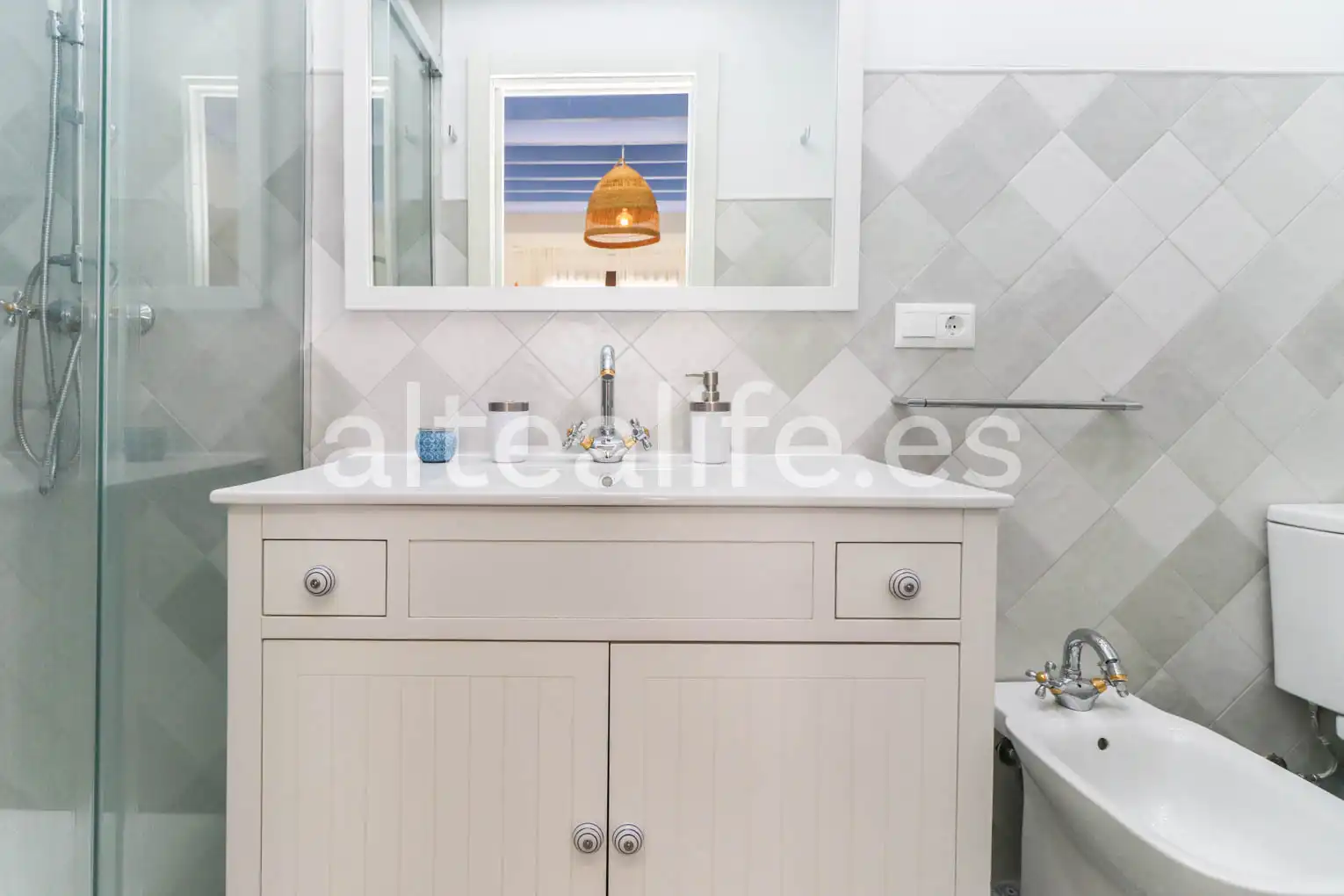 Bathroom of Apartments for rent in Altea  with Furnished, Oven and Microwave