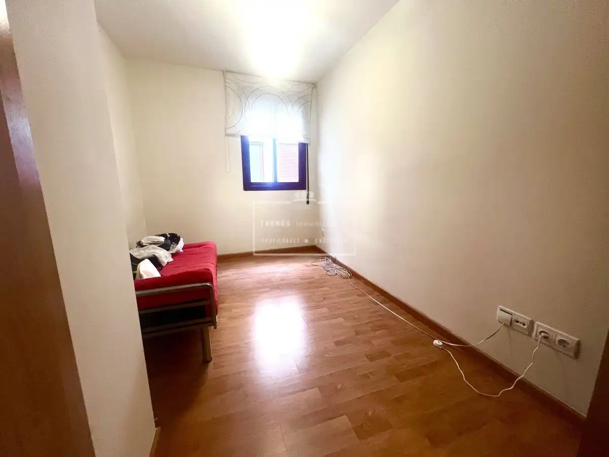 Habitación de Piso en venta en Castellón de la Plana / Castelló de la Plana con Aire acondicionado, Calefacción y Terraza
