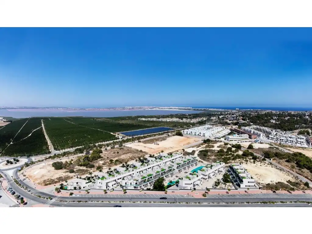 Casa o chalet en venta en Torrevieja con Aire acondicionado, Jardín privado y Piscina