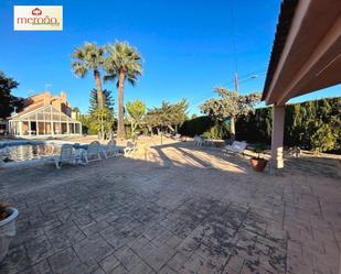 Vista exterior de Casa o xalet en venda en Elche / Elx amb Piscina