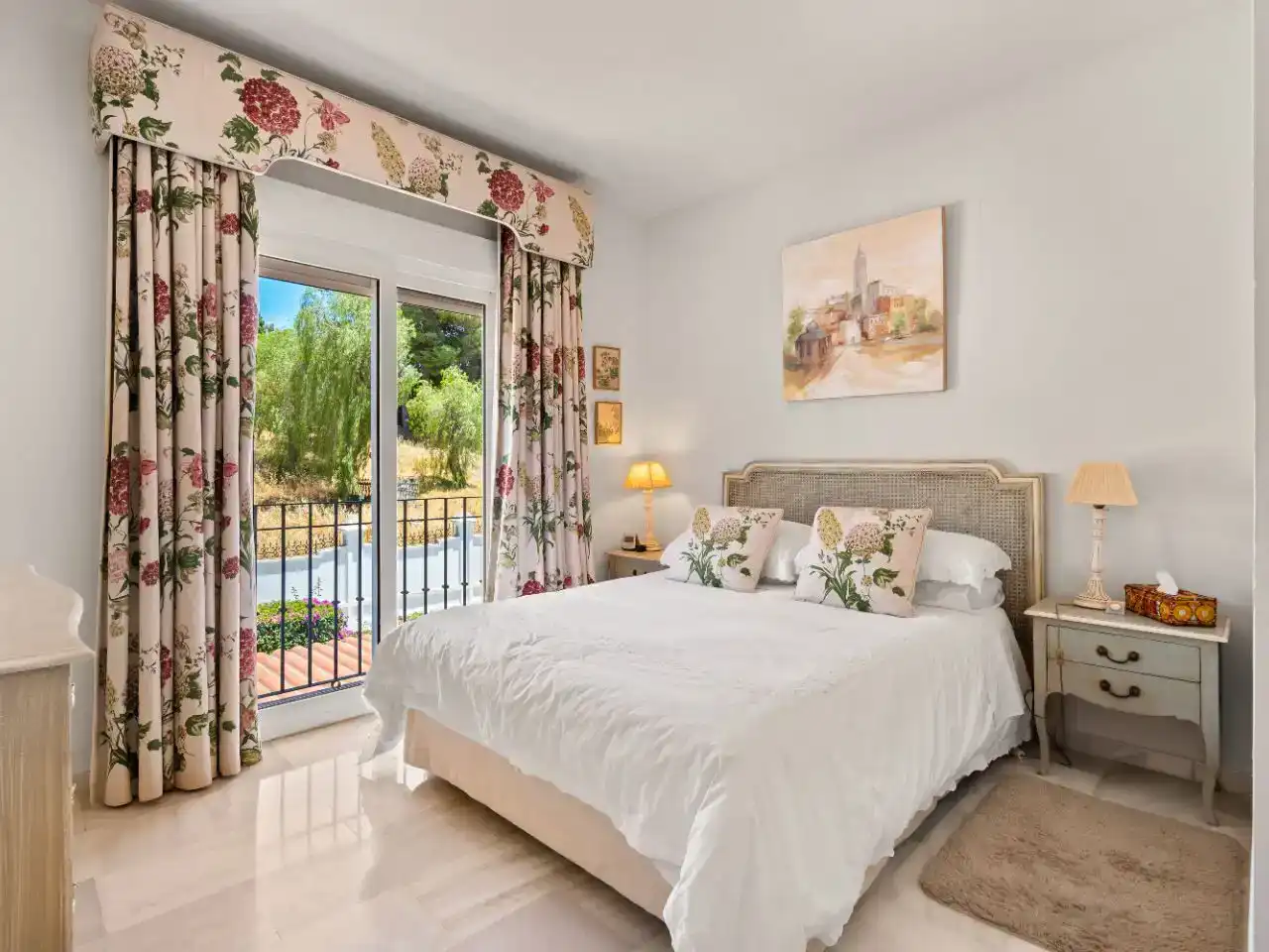Dormitori de Casa adosada en venda en Marbella amb Aire condicionat, Piscina i Balcó