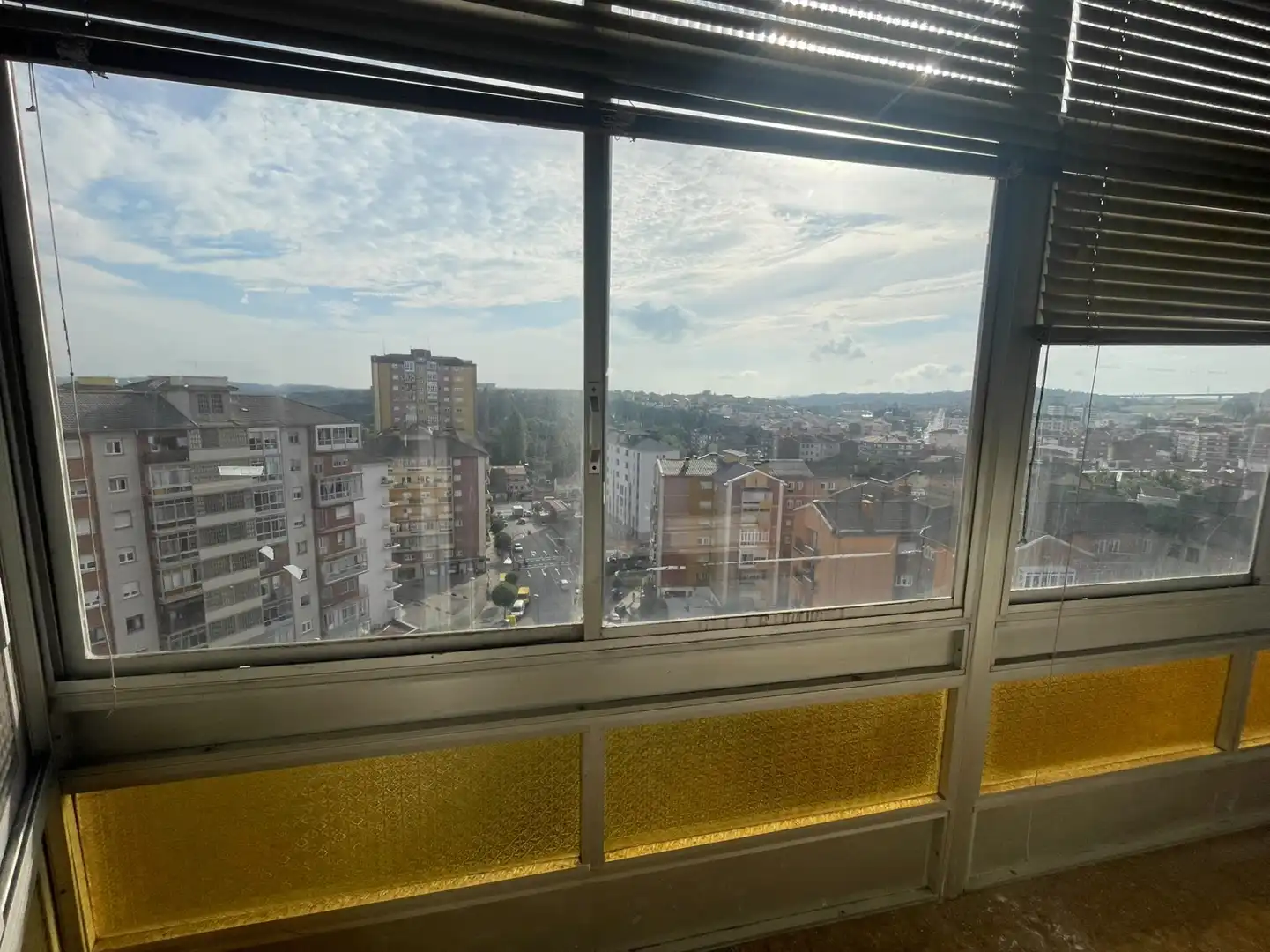Vista exterior de Piso en venta en Avilés con Calefacción y Balcón