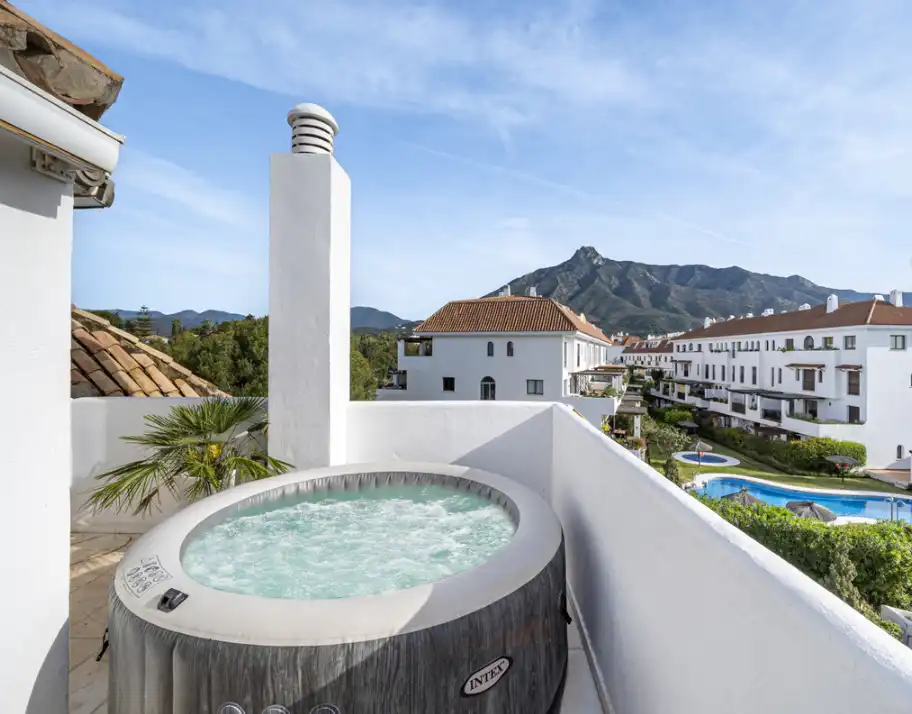 Pis amb piscina en venda a Milla de Oro, imagen 5