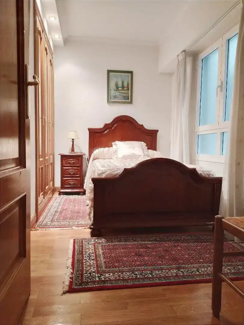 Dormitori de Pis en venda en Donostia - San Sebastián  amb Balcó