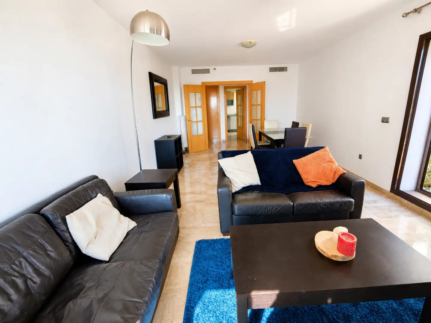 Sala d'estar de Apartament en venda en Casares amb Aire condicionat, Terrassa i Piscina