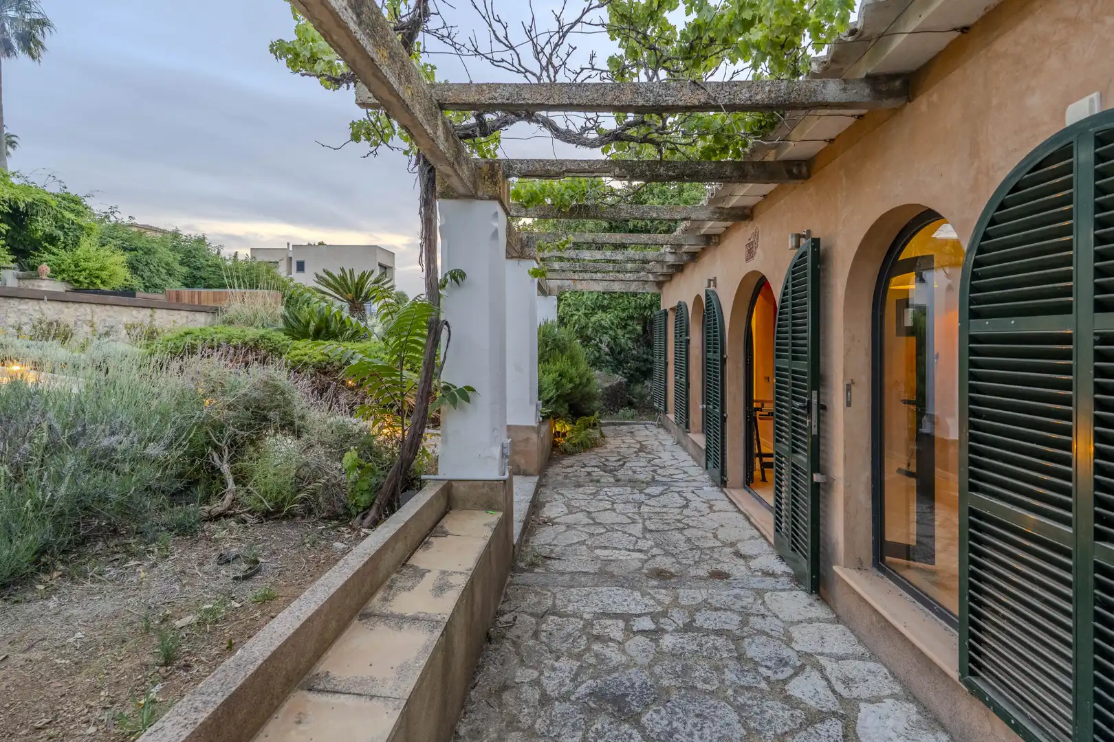 Terrasse von Erdgeschoss zum Verkauf in  Palma de Mallorca mit Klimaanlage, Heizung und Privatgarten