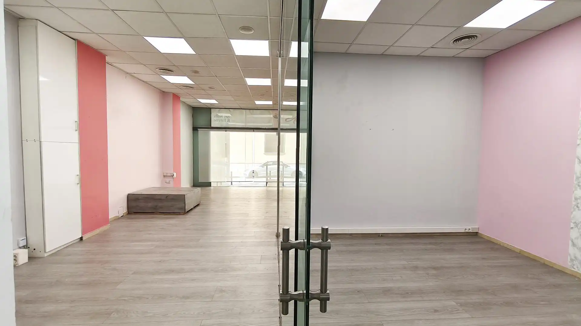 Local de alquiler en de Galileu, Ca n'Aurell, Ponent