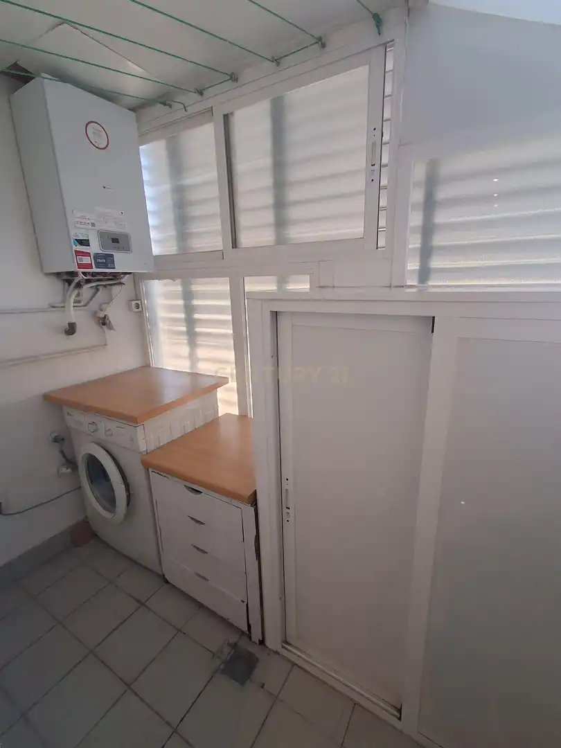 Cuina de Dúplex de lloguer en Pozuelo de Alarcón amb Aire condicionat, Forn i Rentadora