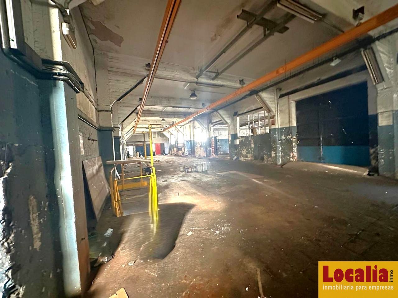 Vista exterior de Nau industrial de lloguer en Torrelavega 