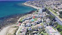 Vista exterior de Casa o xalet en venda en Mijas amb Calefacció, Terrassa i Balcó