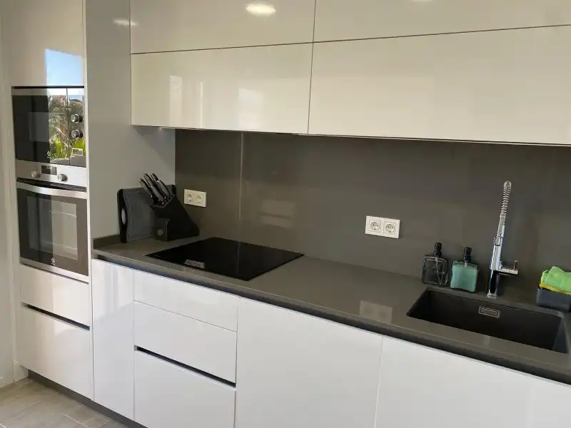 Cocina de Dúplex en venta en La Manga del Mar Menor con Aire acondicionado, Calefacción y Jardín privado