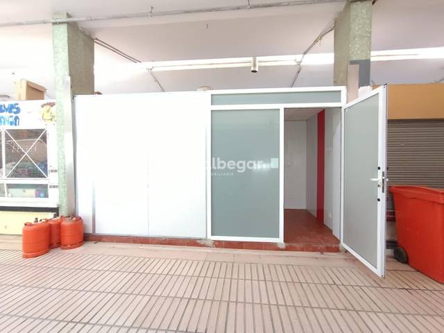 Local comercial en Alquiler en Santiago Suarez en La Creu Coberta