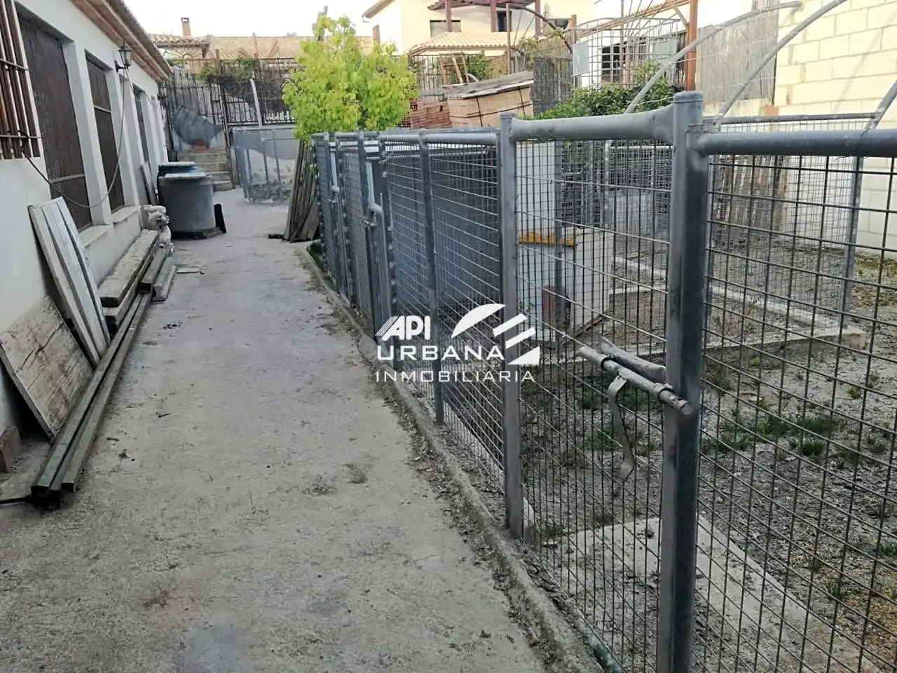 Vista exterior de Casa o xalet en venda en Lucena amb Terrassa, Piscina i Moblat