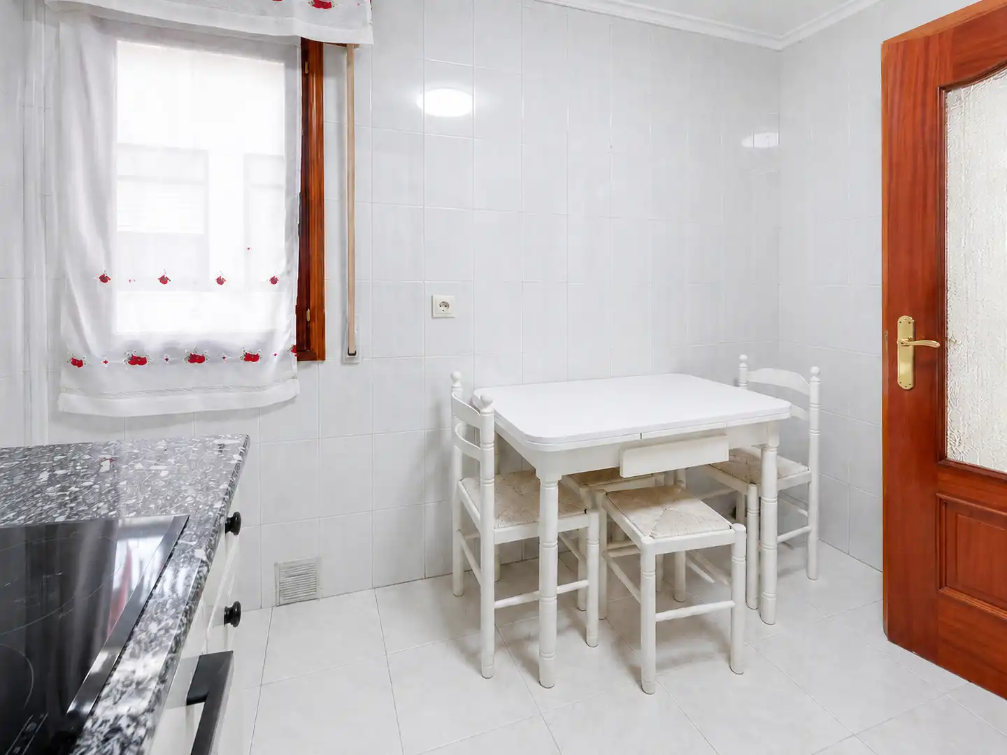 Cocina de Piso de alquiler en Santander con Calefacción, Trastero y Amueblado