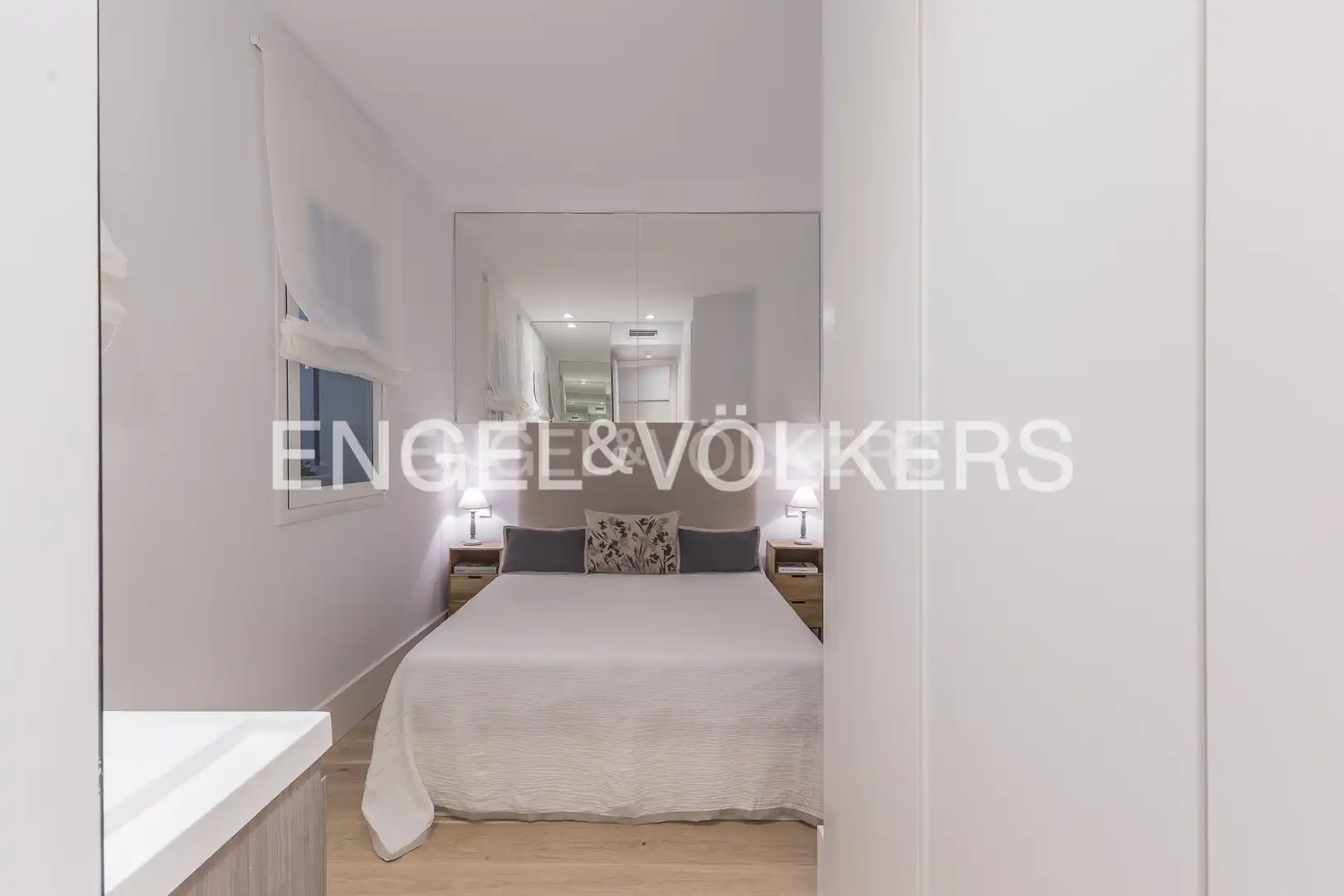Bedroom of Flat for sale in Madrid  with Air Conditioner, Heating and Furnished