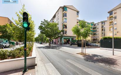 Vista exterior de Pis en venda en  Granada Capital amb Terrassa i Balcó