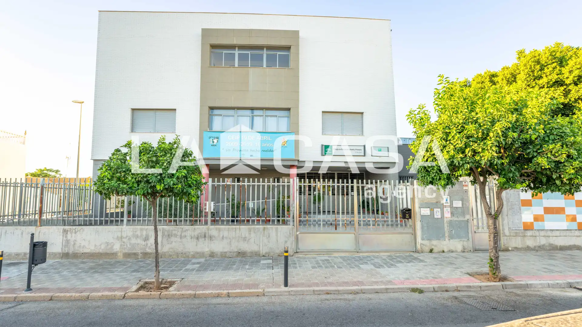 Vista exterior de Casa o xalet en venda en Dos Hermanas amb Terrassa