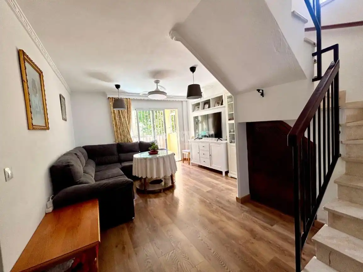 Living room of Flat for sale in Benalmádena  with Air Conditioner, Heating and Parquet flooring