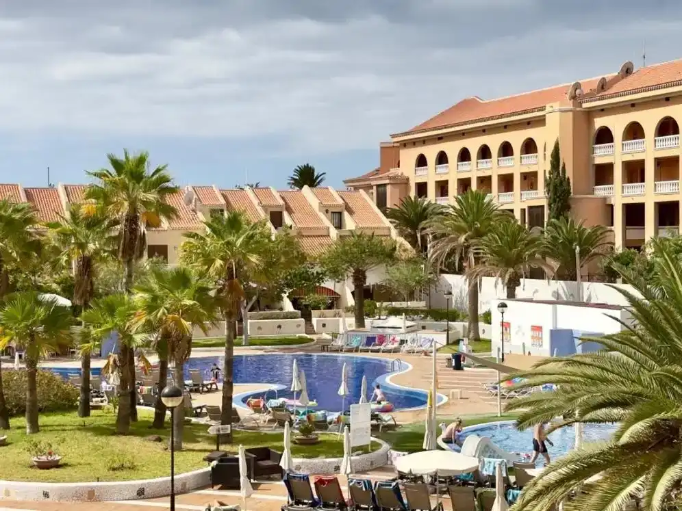 Außenansicht von Wohnung zur Miete in Arona mit Privatgarten, Schwimmbad und Möbliert