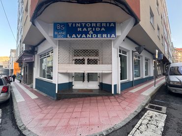 Local comercial de lloguer a Rúa Ría de Noia 1