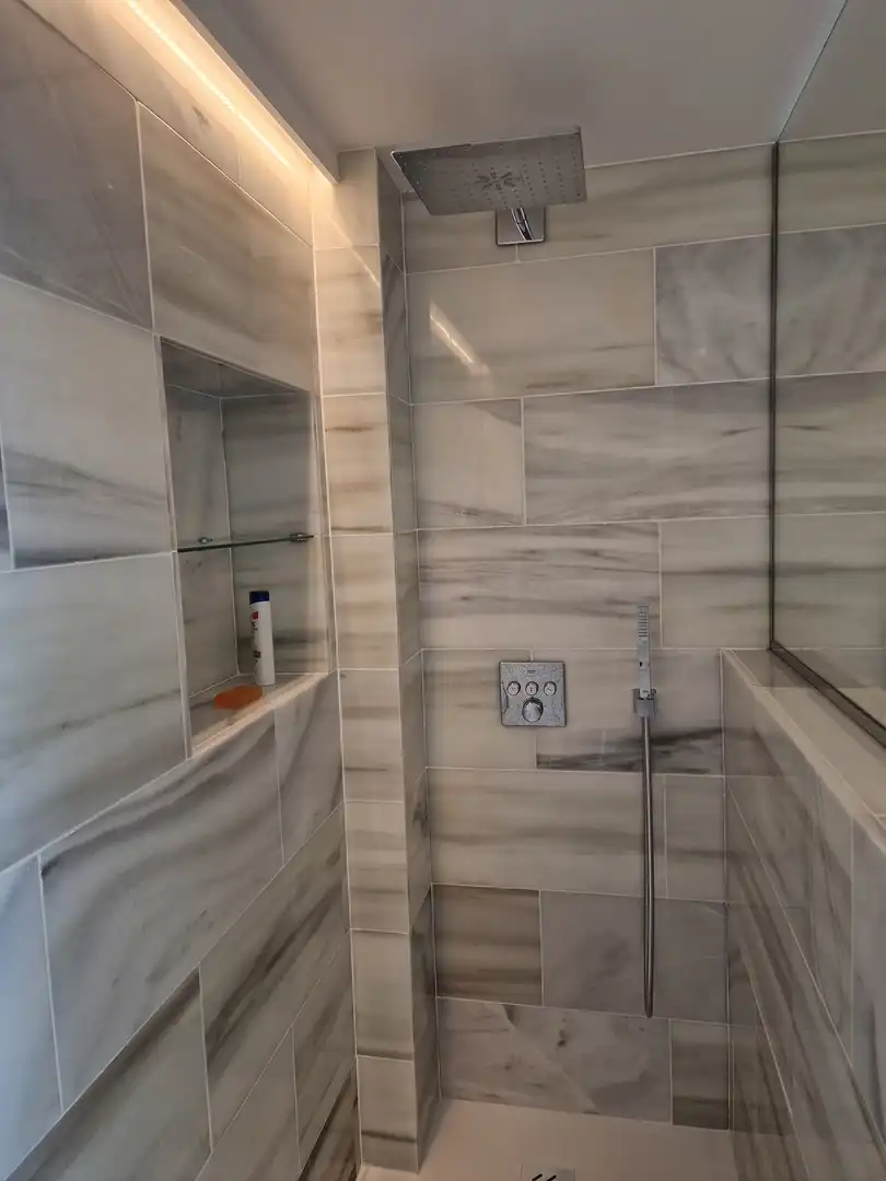 Badezimmer von Maisonette zur Miete in Estepona mit Klimaanlage, Terrasse und Schwimmbad