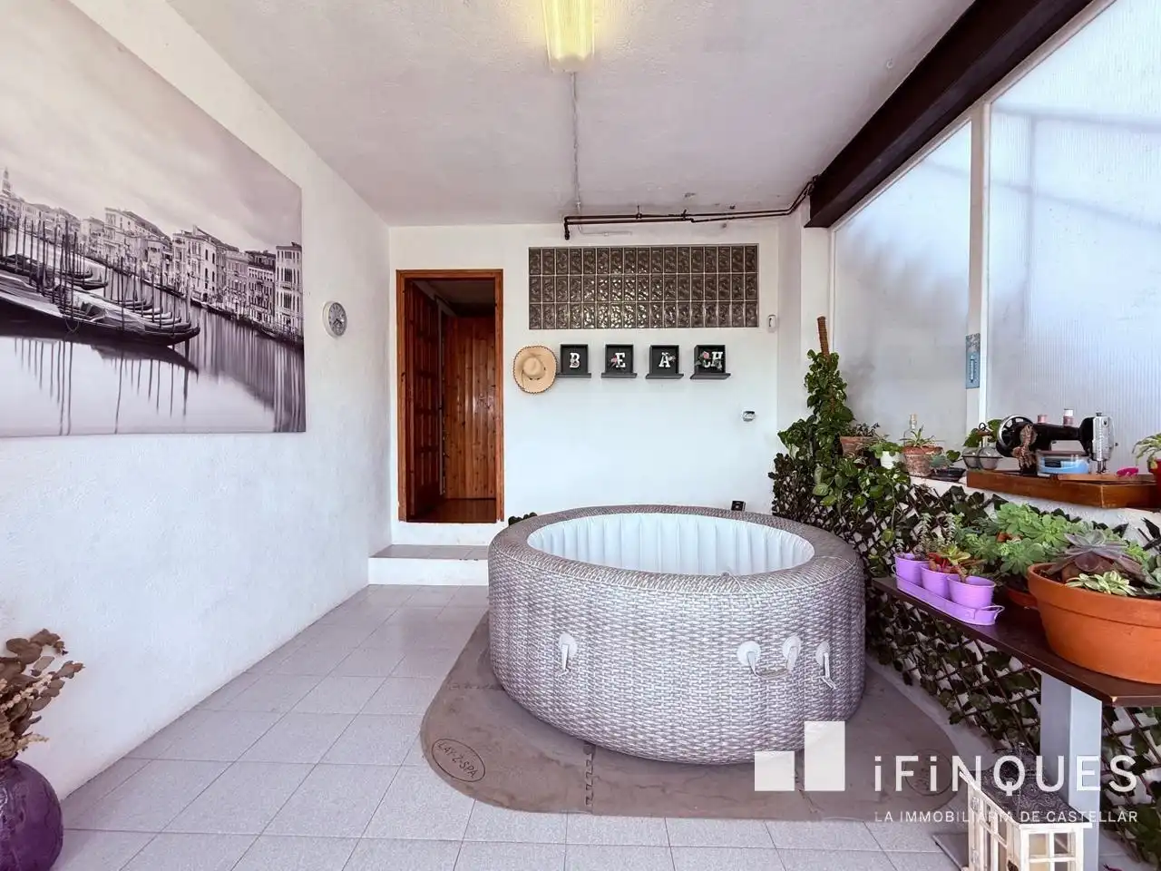 Bathroom of Houses for sale in Castellar del Vallès  with Air Conditioner, Private garden and Parquet flooring