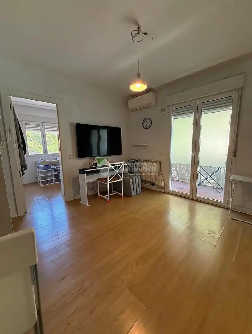 Living room of Flat for sale in Madrid  with Air Conditioner, Heating and Parquet flooring