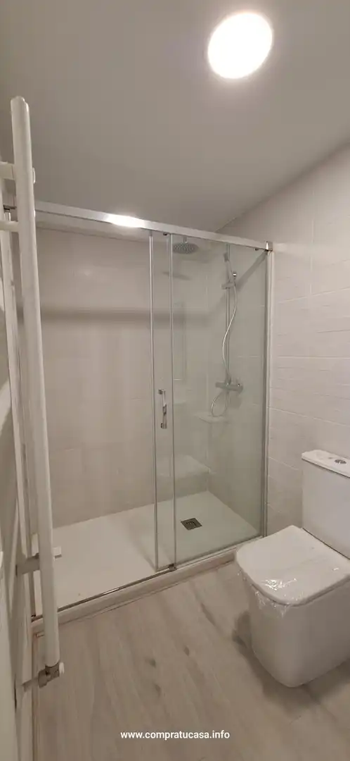 Baño de Apartamento de alquiler en Segovia con Calefacción, Terraza y Amueblado