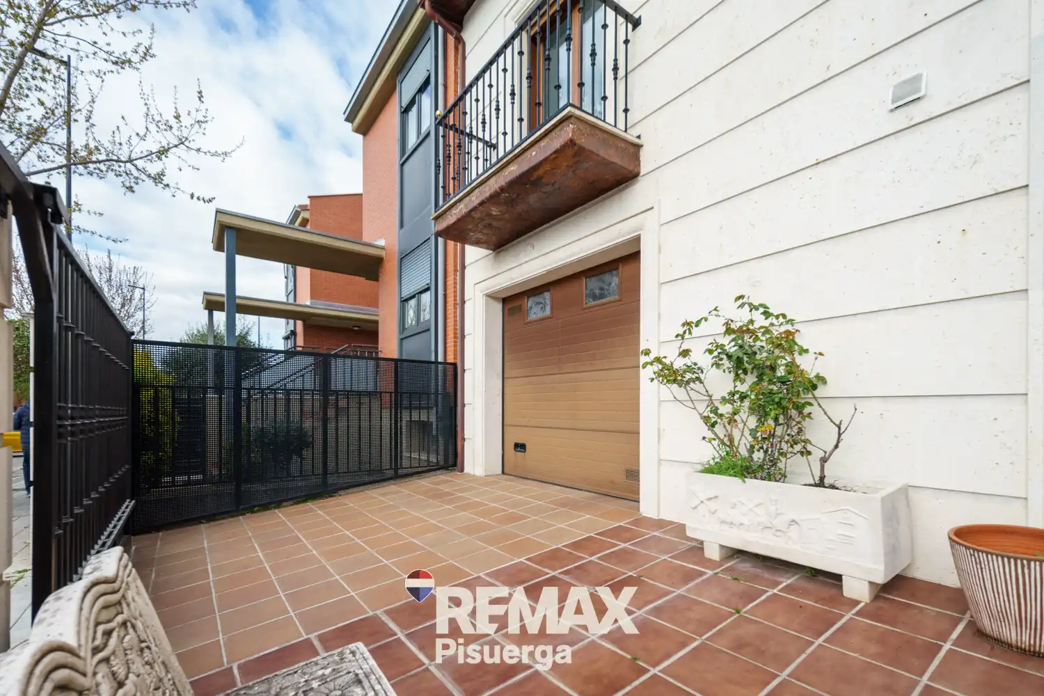 Vista exterior de Casa o chalet en venta en Laguna de Duero con Aire acondicionado, Calefacción y Jardín privado