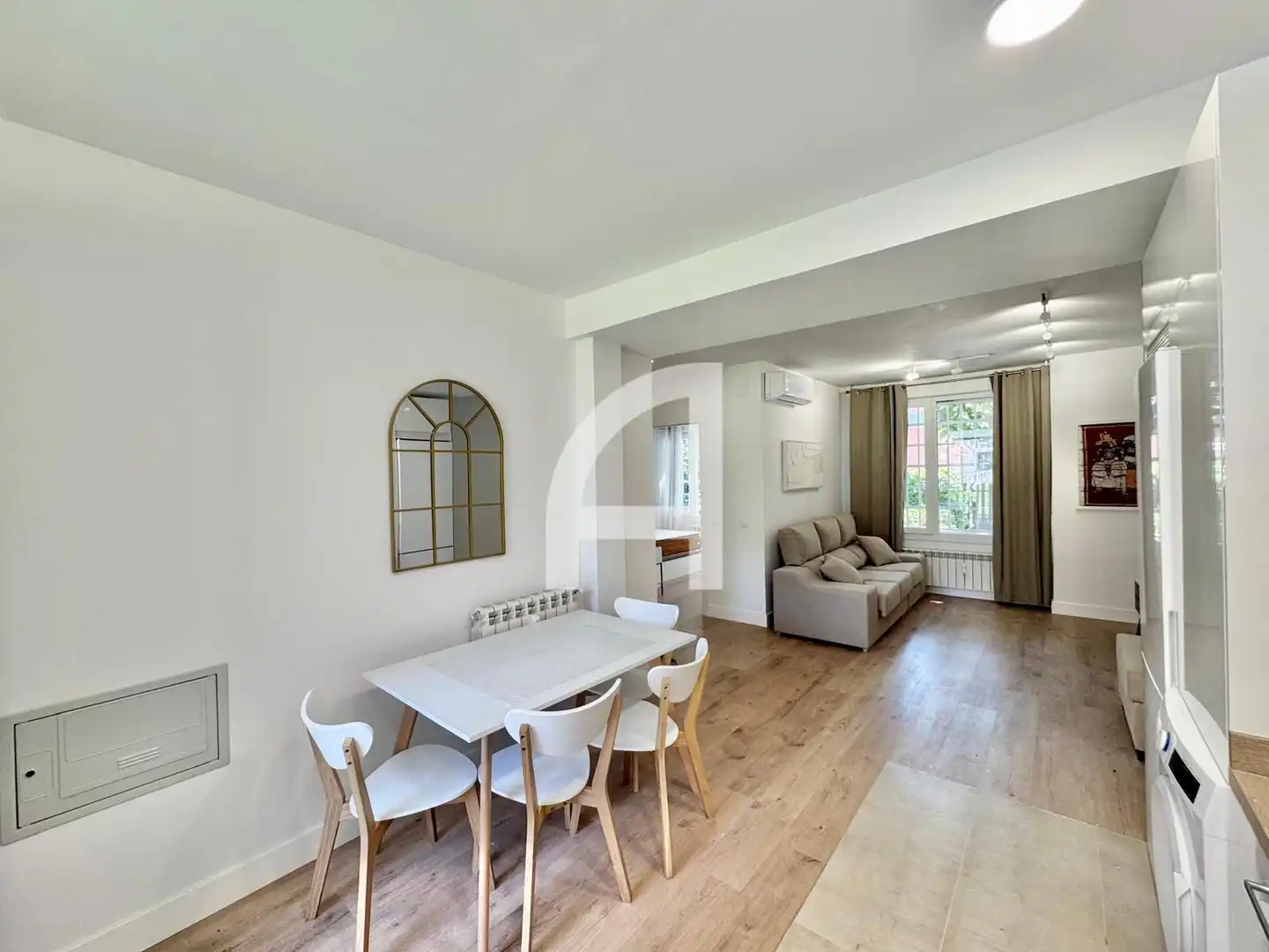 Living room of Flat for rent in Madrid  with Air Conditioner, Heating and Furnished
