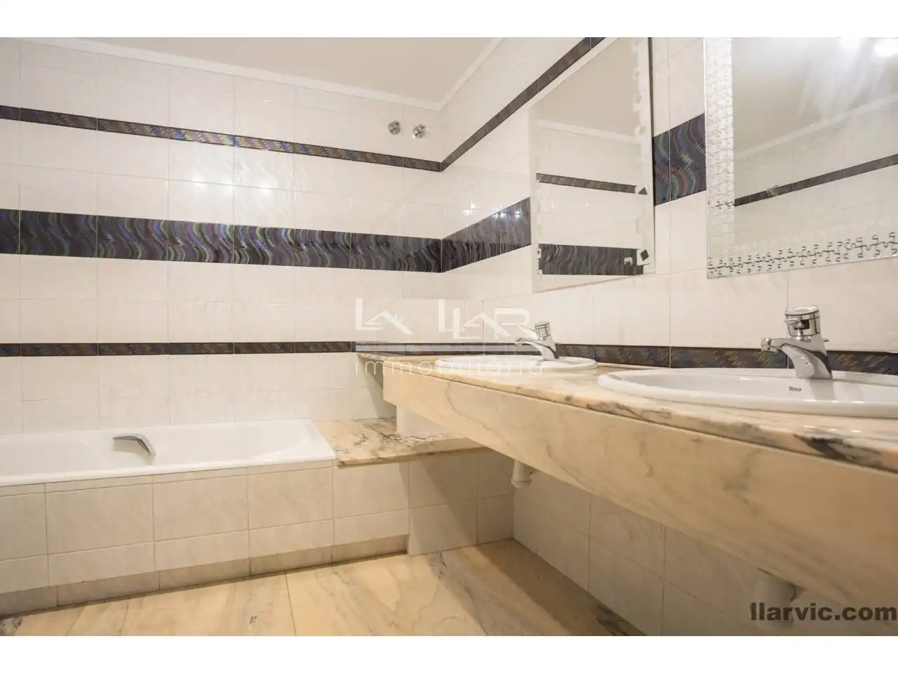 Badezimmer von Maisonette zum Verkauf in Vic mit Heizung, Parkett und Terrasse