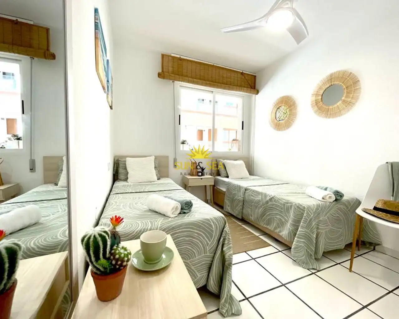 Habitación de Apartamento de alquiler en Torrevieja con Aire acondicionado, Calefacción y Lavadora