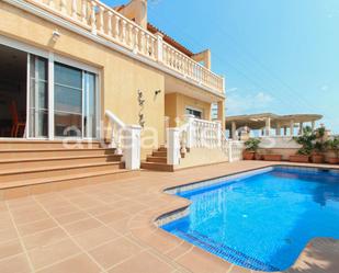 Vista exterior de Casa o xalet en venda en La Nucia amb Aire condicionat, Terrassa i Piscina