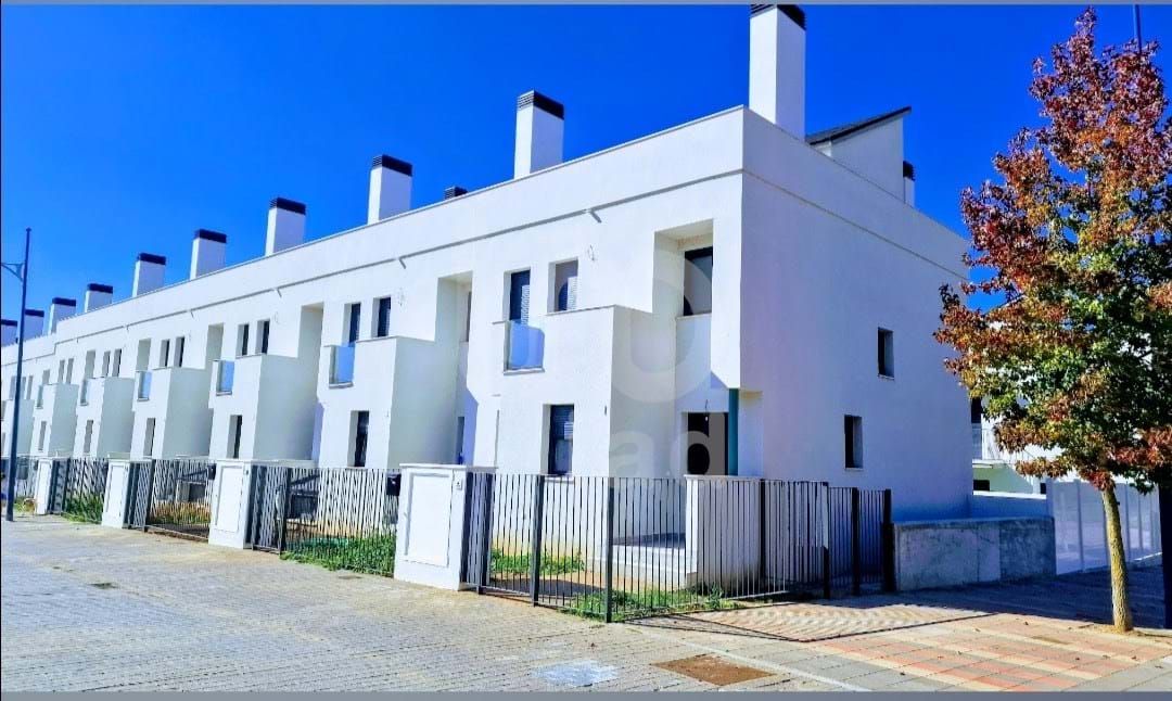 Exterior view of Single-family semi-detached for sale in León Capital   with Air Conditioner, Heating and Terrace