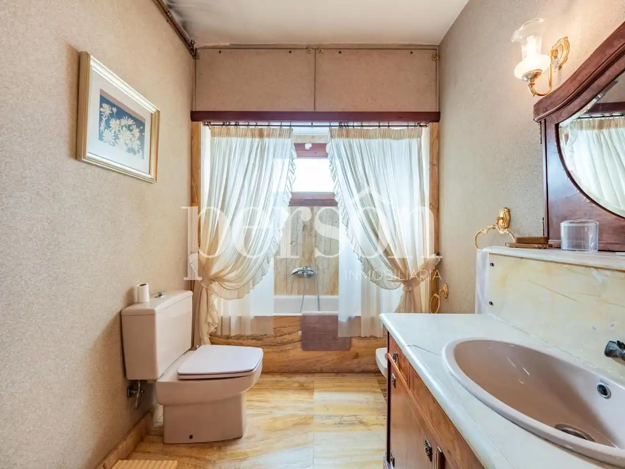 Bany de Casa o xalet en venda en Castellón de la Plana / Castelló de la Plana amb Aire condicionat, Calefacció i Jardí privat