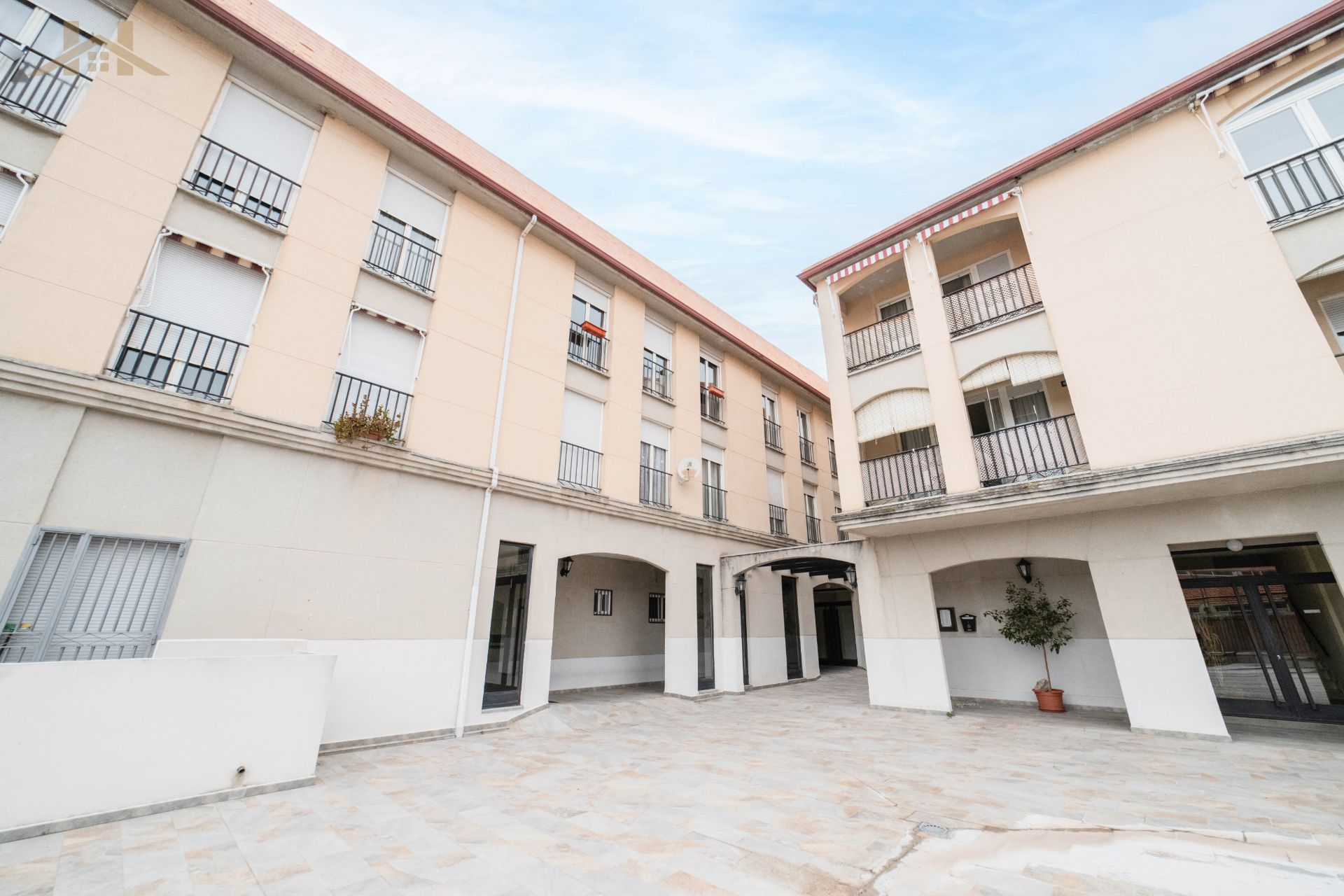 Vista exterior de Piso en venta en Collado Mediano con Calefacción, Piscina y Piscina comunitaria