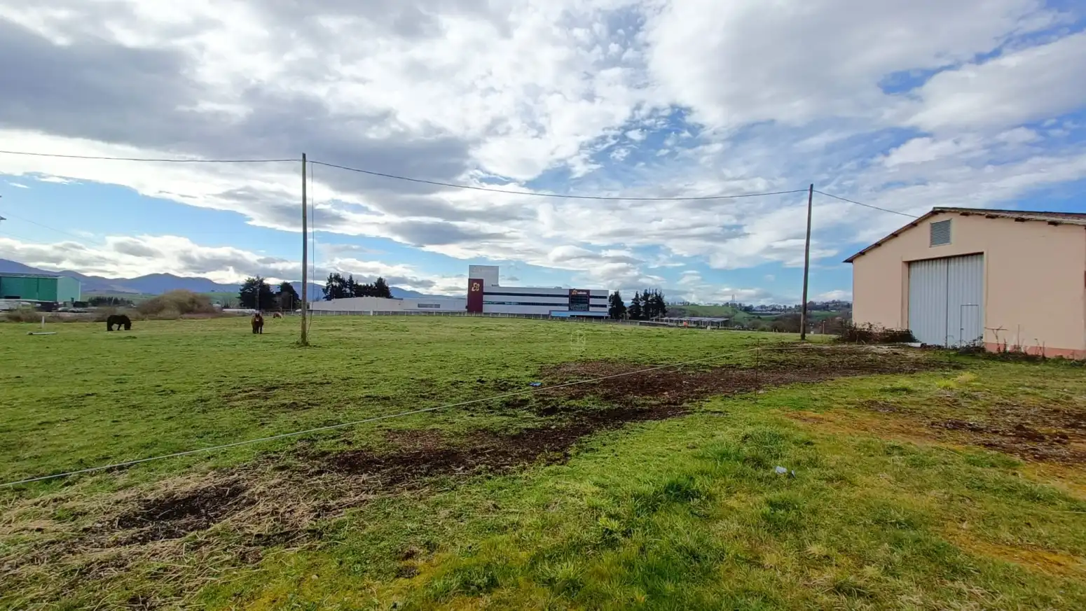 Fabrikhallen zum Verkauf in Tineo