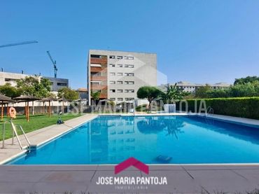 Pis amb piscina en venda a Chapín - Campus Universitario - Navinco