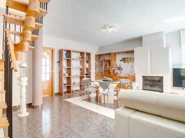 Casa con balcón en venta en Corbera de Llobregat