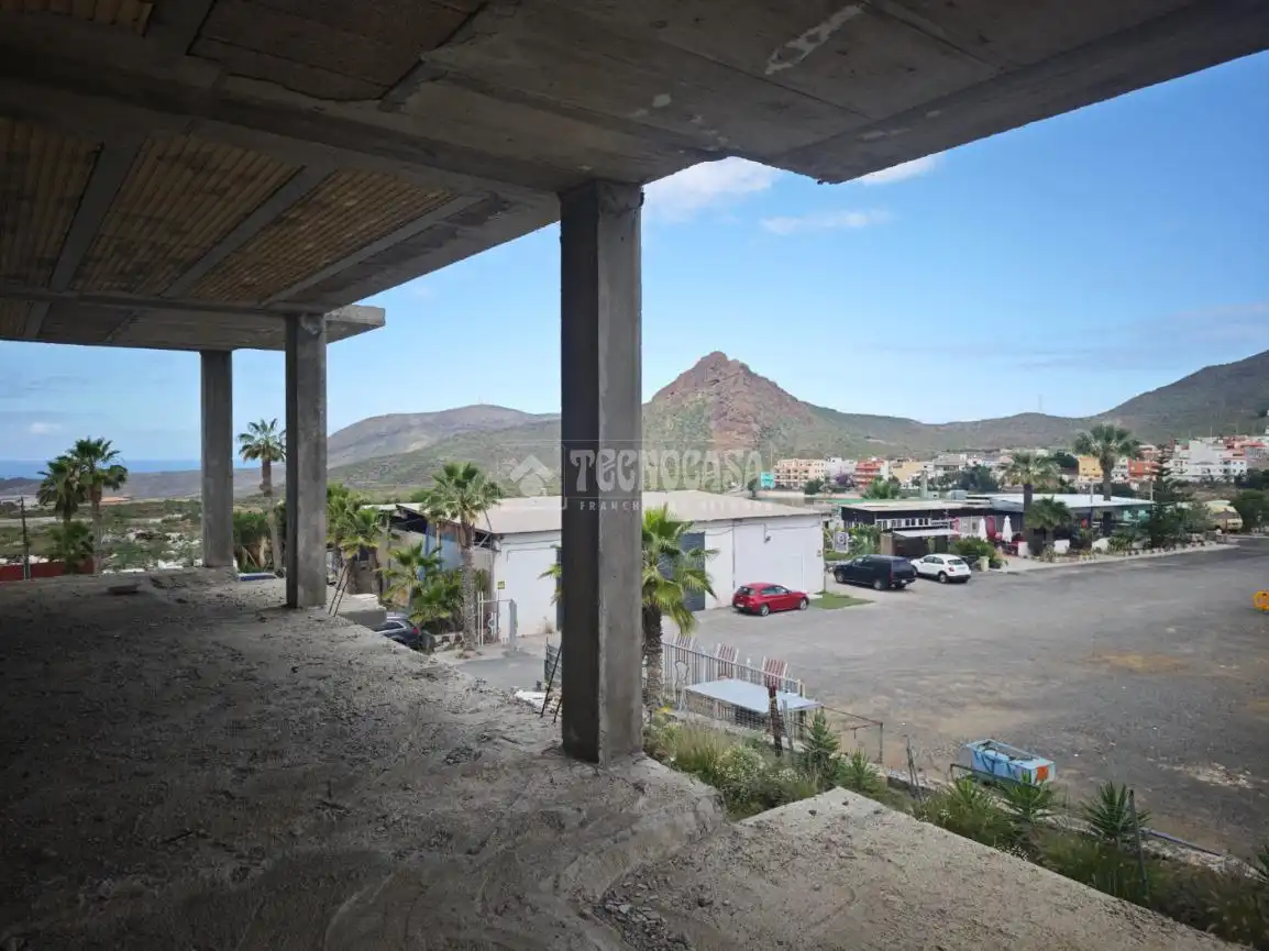 Vista exterior de Edifici en venda en Arona